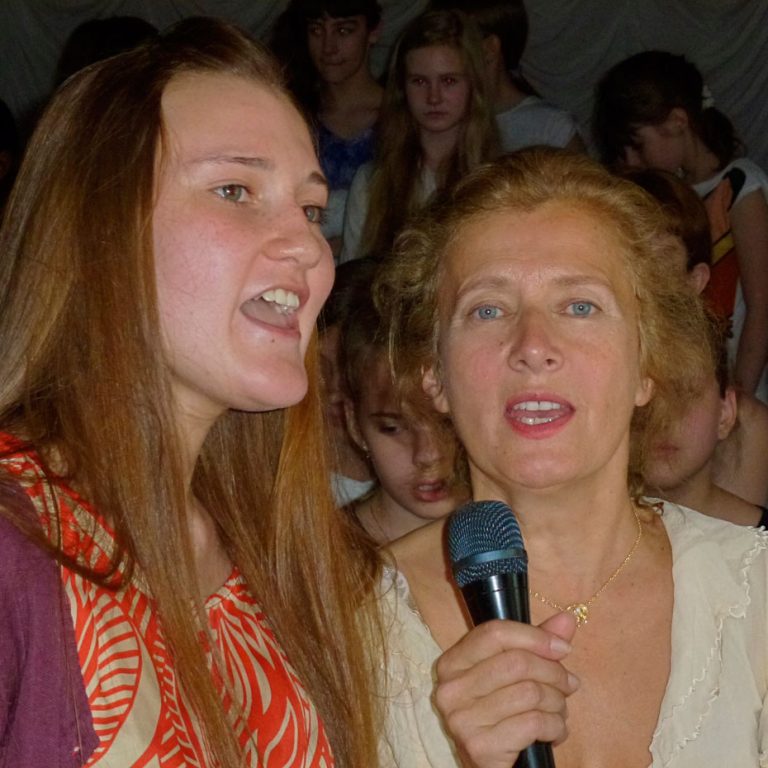En Russie je chante avec une jeune fille à la voix superbe